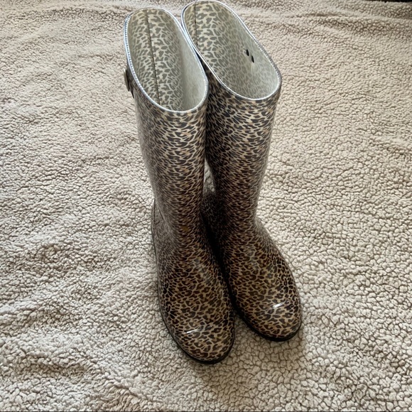 cheetah patterned UGG rain boots - Picture 3 of 4